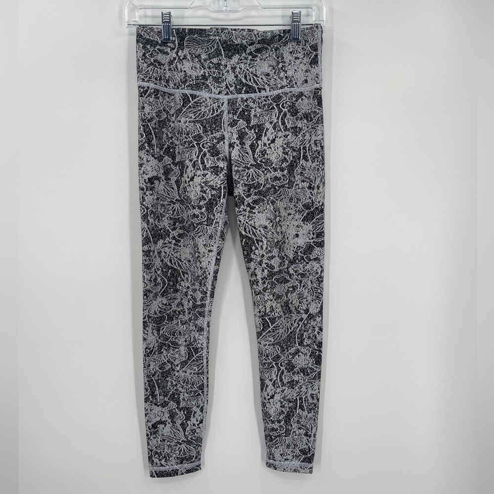 Athleta Elation Graffiti 7/8 Tight Women's Size Small
